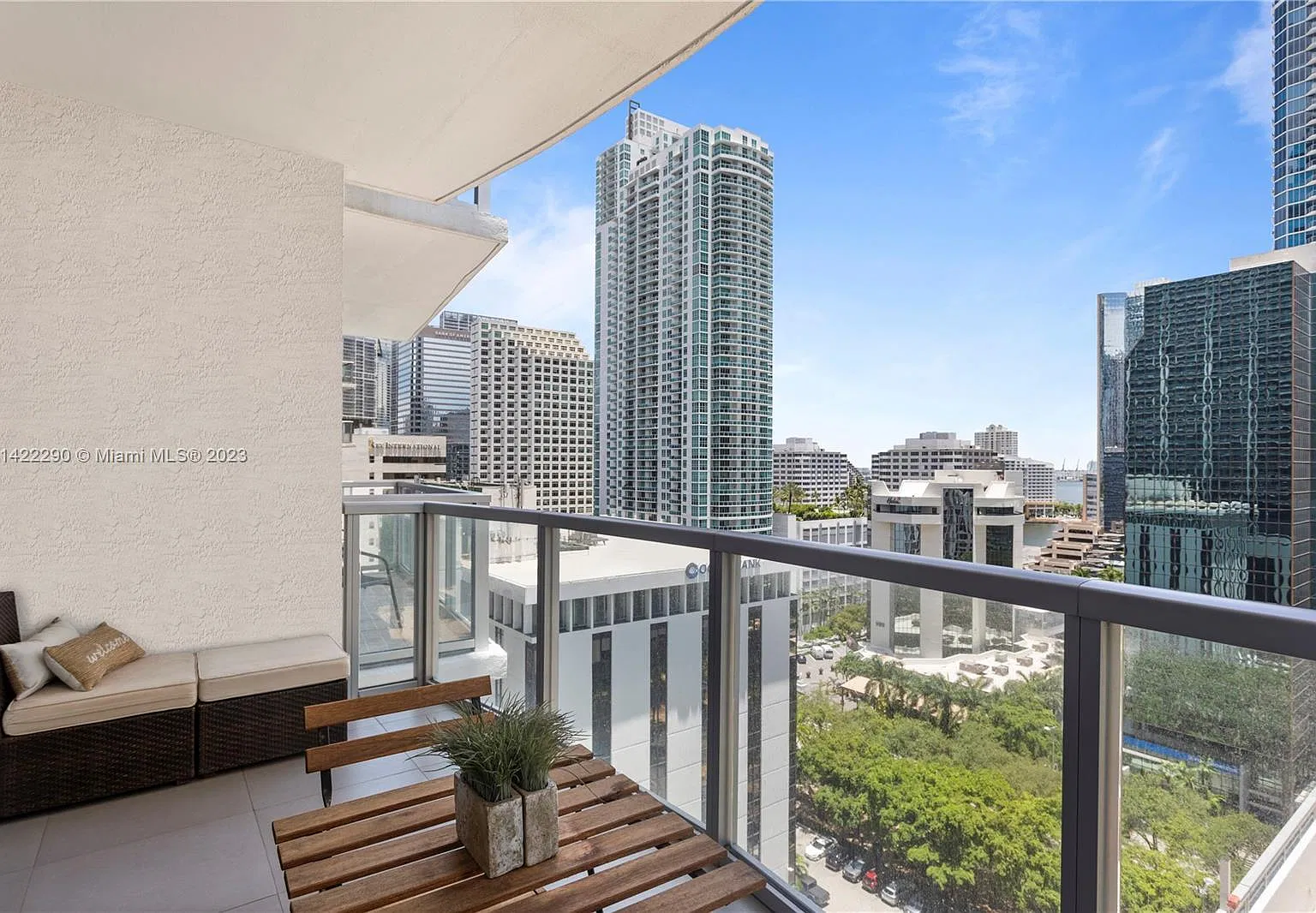 Studio, 613 sqft, $2,900 — Photo 1