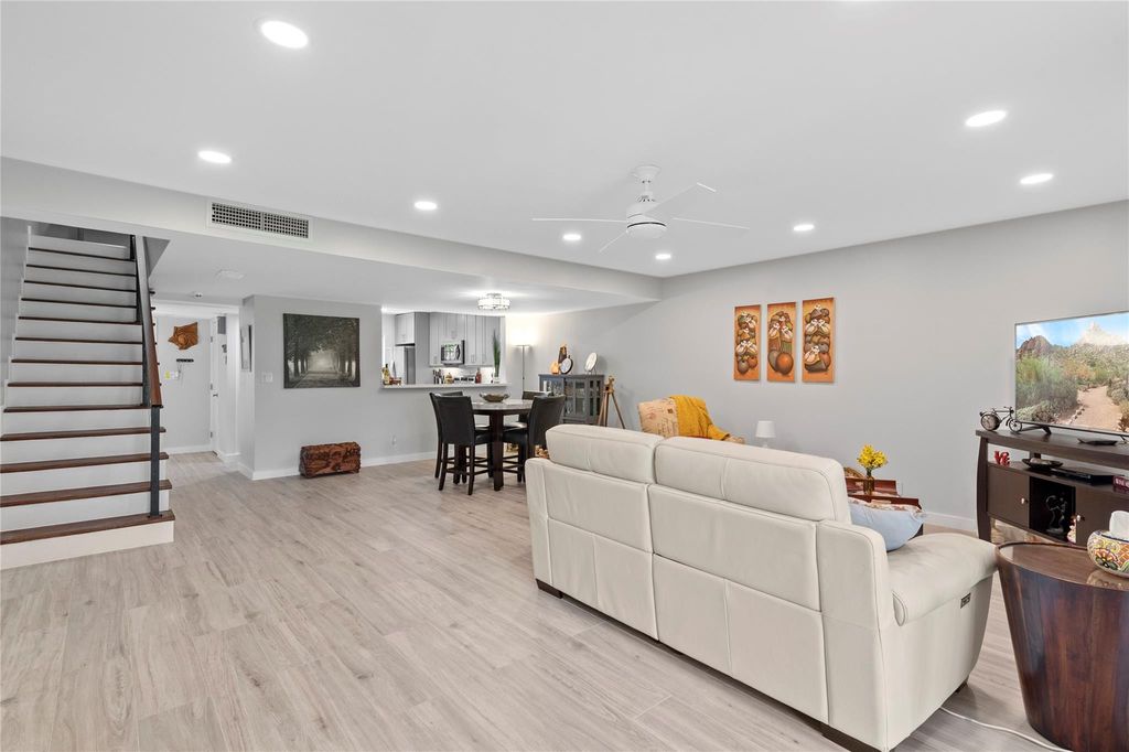 3063 N PALM AIRE Drive #3063, photo 9