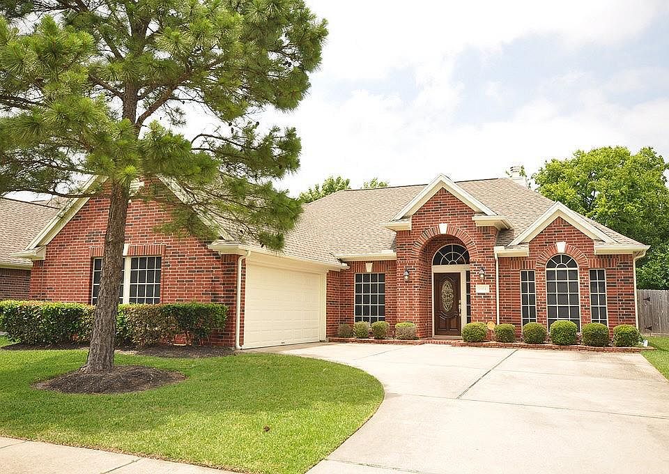 1st image of 1914 Oakwood Court Dr