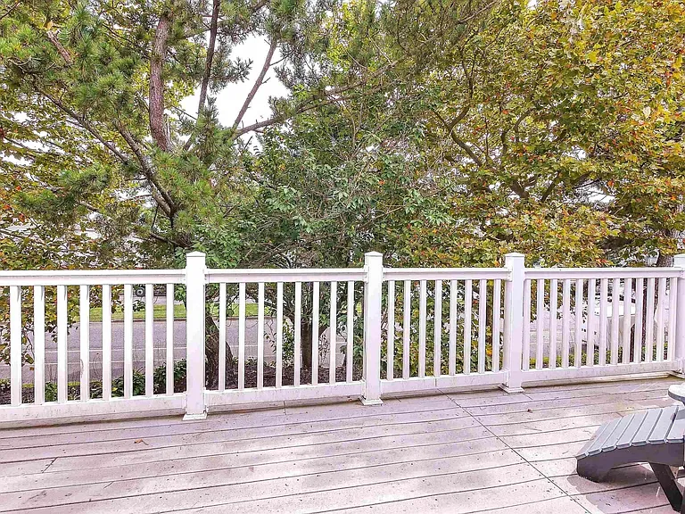 310 Seashell Ln — Photo 11