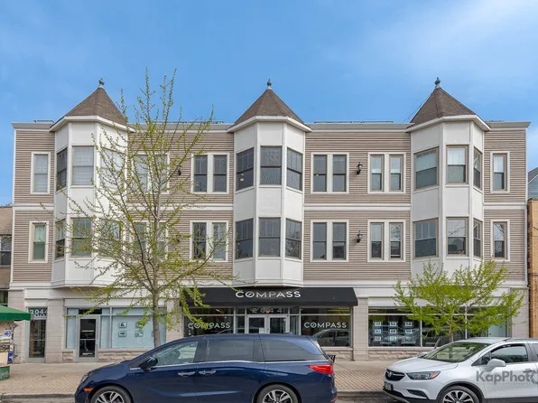 2044 W Roscoe St Unit 2S, Chicago, IL 60618