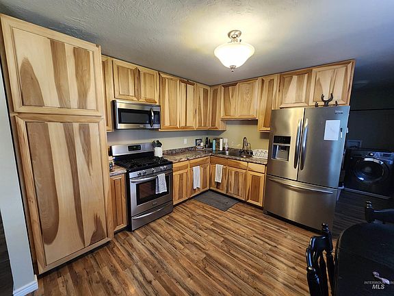 3rd image of 101 Birchwood Cir S