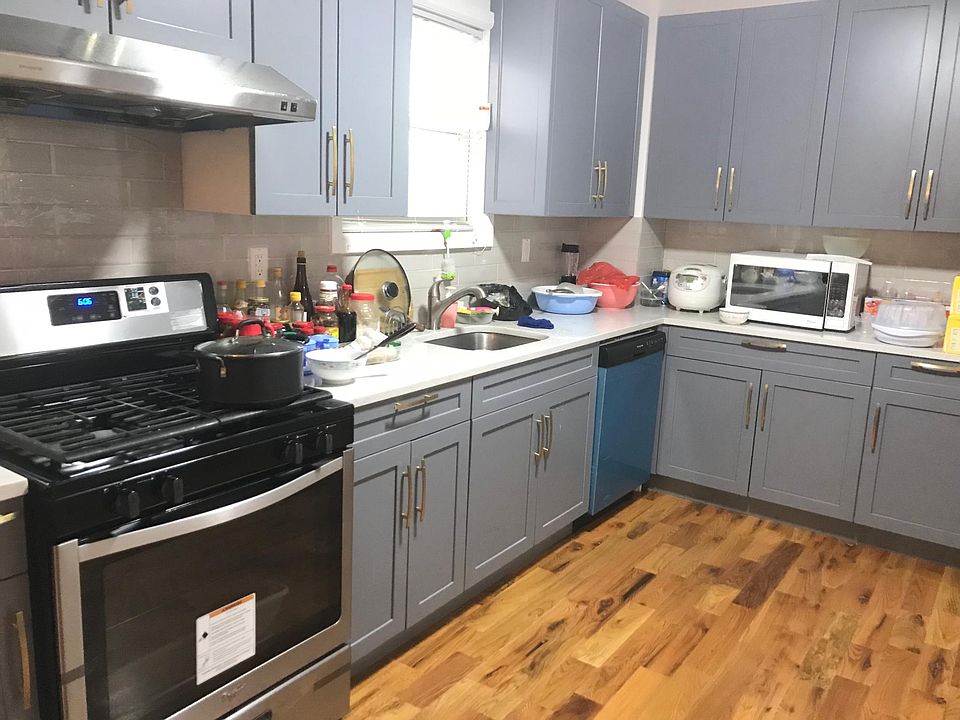 2nd image of 941 College Point Blvd