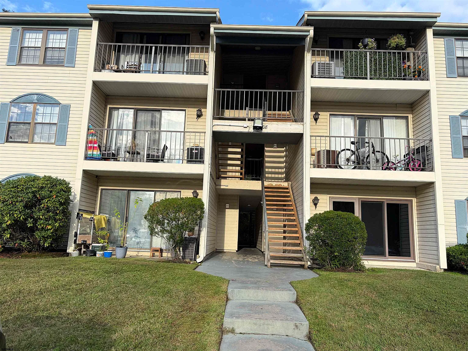2 bed, 2.0 bath, $2,000 — Photo 1