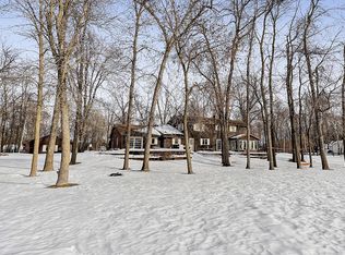 2726 Summerset Cir, Suamico, WI 54173