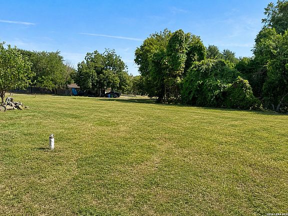 4th image of 105 Navasota LOT 23