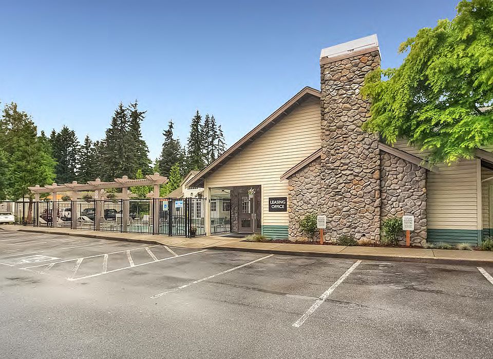 Mill Pointe Main Office and parking lot