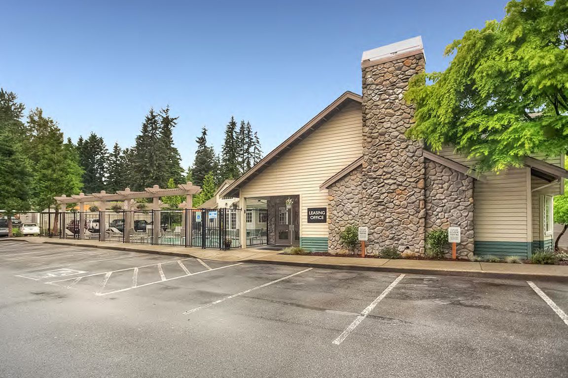 Mill Pointe Main Office and parking lot