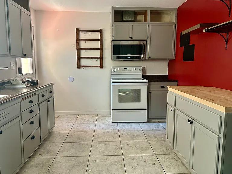 247 Riverside Dr — Photo 9