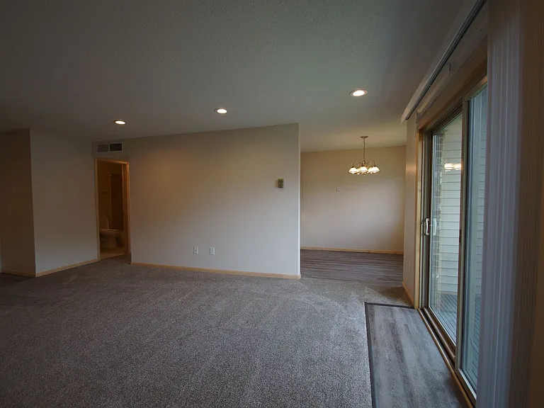 Larpenteur Estates Apartments — Photo 97
