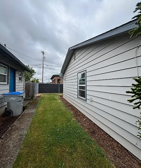 3 bed, 925 sqft, $1,900 — Photo 3