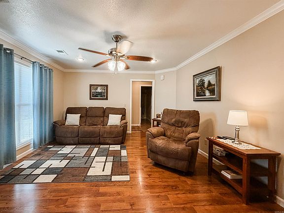 3rd image of 304 Indian Dr
