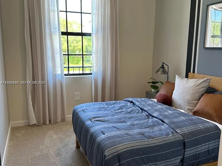 853 SW 12th St — Photo 16