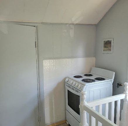 4th image of 20 High St APT 3
