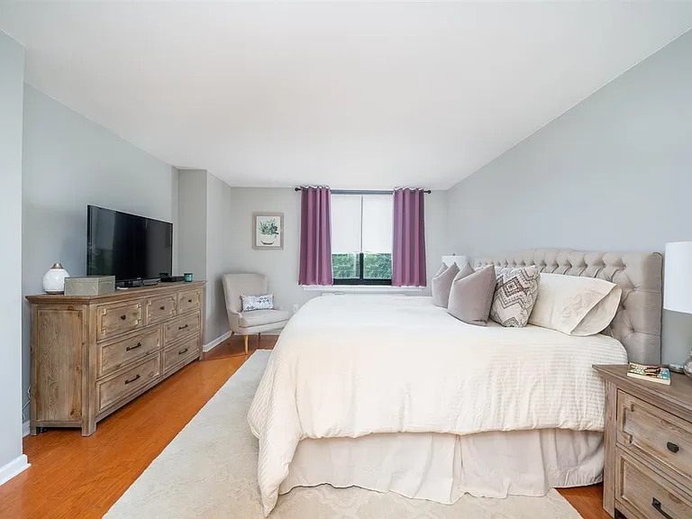 700 Grove St #6M — Photo 8