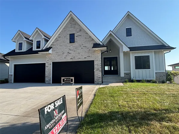 15801 Hickory Dr, Urbandale, IA 50323