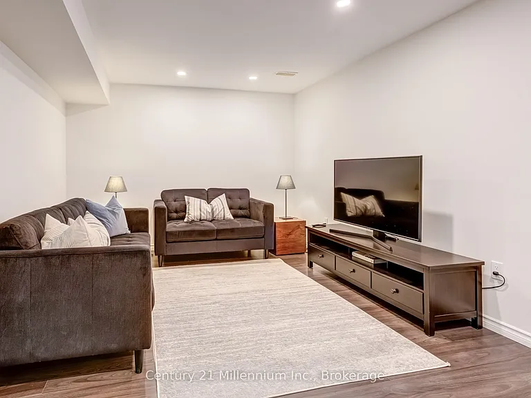 37 Silver Glen Blvd — Photo 32