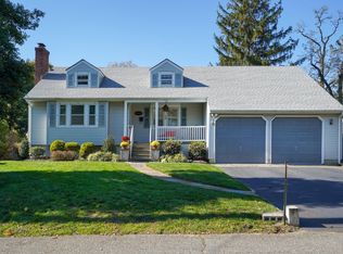 230 Oakhurst Rd, Oakhurst, NJ 07755