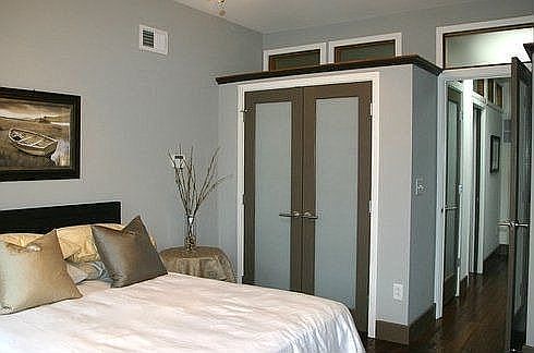 Front upstairs bedroom