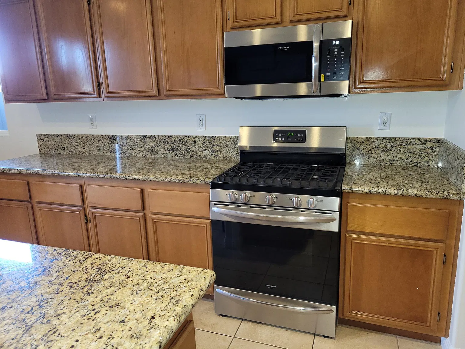 4 bed, 3127 sqft, $3,200 — Photo 3