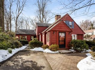 365 Ridgewood Rd, West Hartford, CT 06107