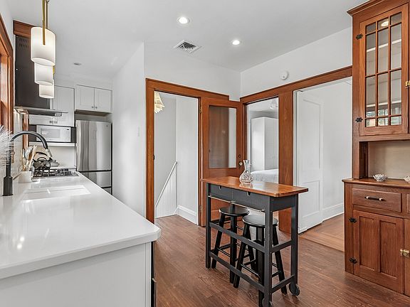 5th image of 11 Brookwood Dr Floor 2