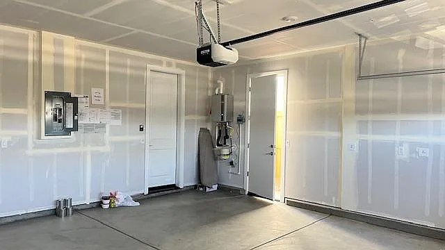 435 Avendale Dr — Photo 24