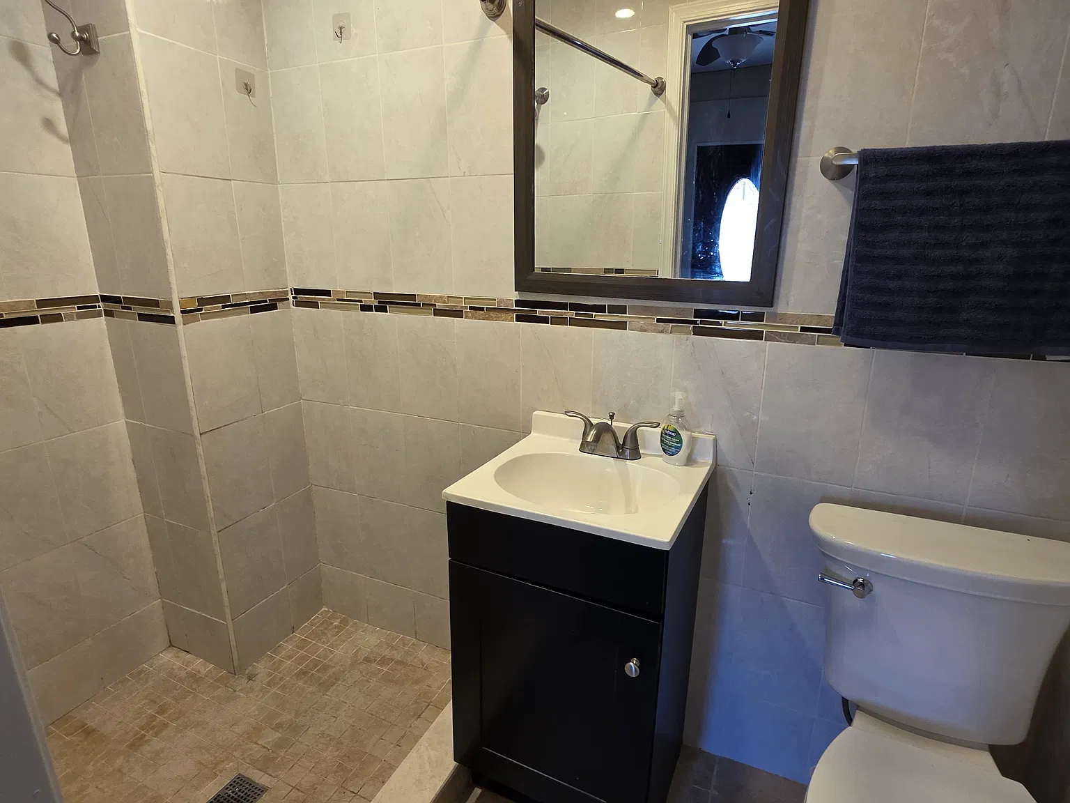 3 bed, 1433 sqft, $2,000 — Photo 2