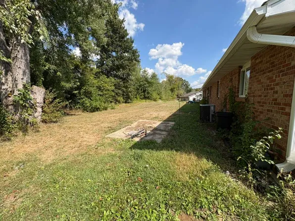 2601 E Oakbrook Dr #B, Columbia, MO 65202