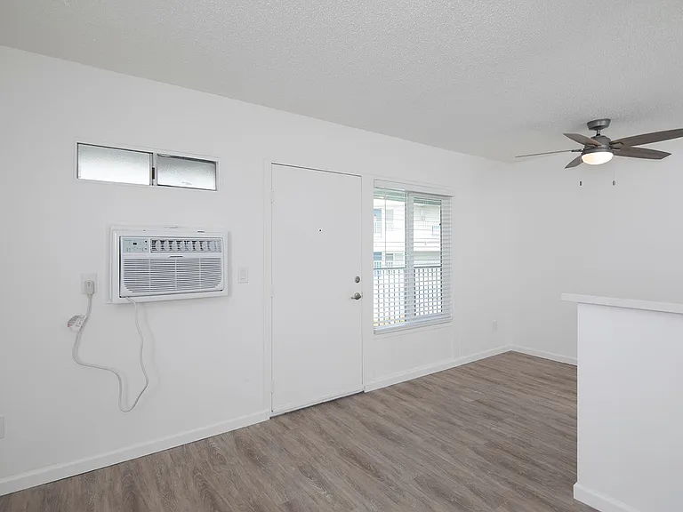 Aztec Pacific Apartments — Photo 65