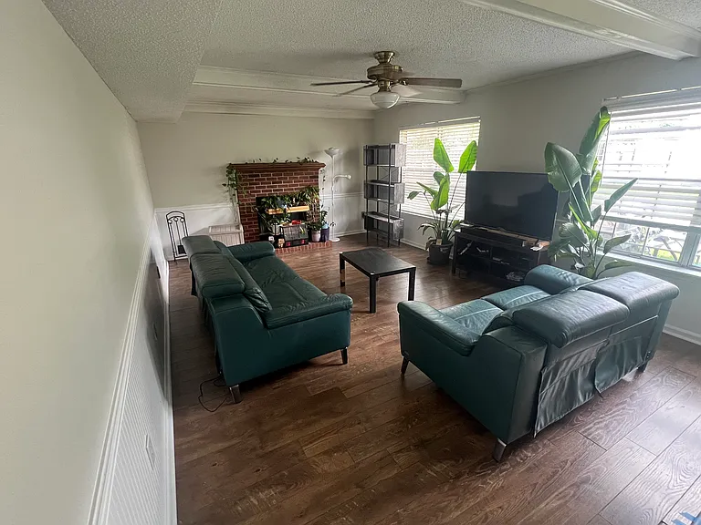 2733 Inglewood Ln — Photo 8