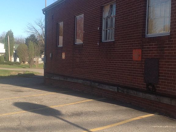 3rd image of 123 E. Main St.
