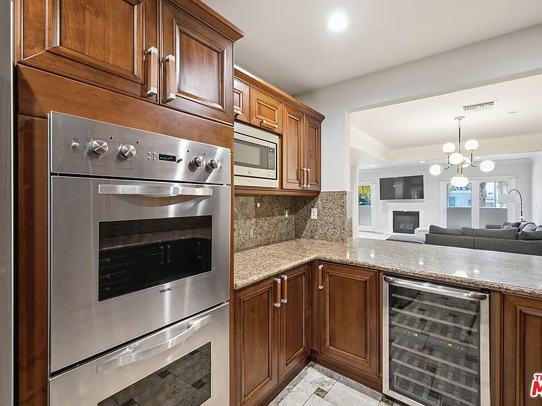 1838 Westholme Ave #203 — Photo 12