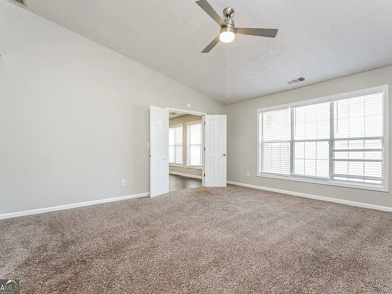 920 Glen Oaks Ln — Photo 11