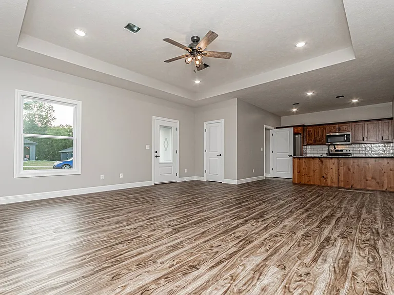 1704 Kenneth Dr — Photo 1