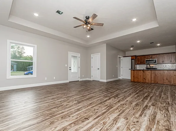1704 Kenneth Dr, Junction City, KS 66441