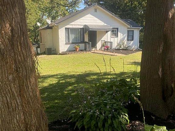 2nd image of 515 S Bluegrass Dr