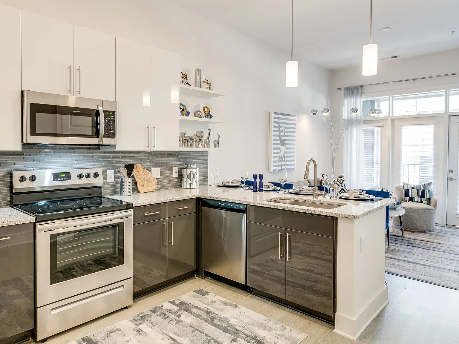 Link Apartments Grant Park — Photo 1