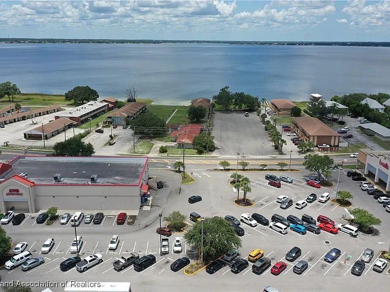 1015 Lakeview Dr — Photo 14