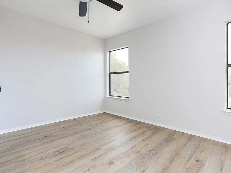 6870 Flaming Ridge Dr — Photo 23
