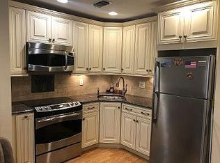 825 S Ocean Ave APT 18, Freeport, NY