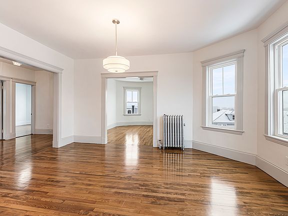 5th image of 41 Westmoreland St #3