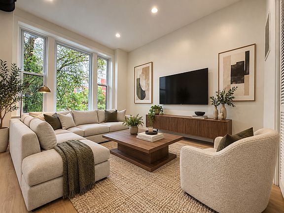 4th image of 1721 W Pierce Ave #2