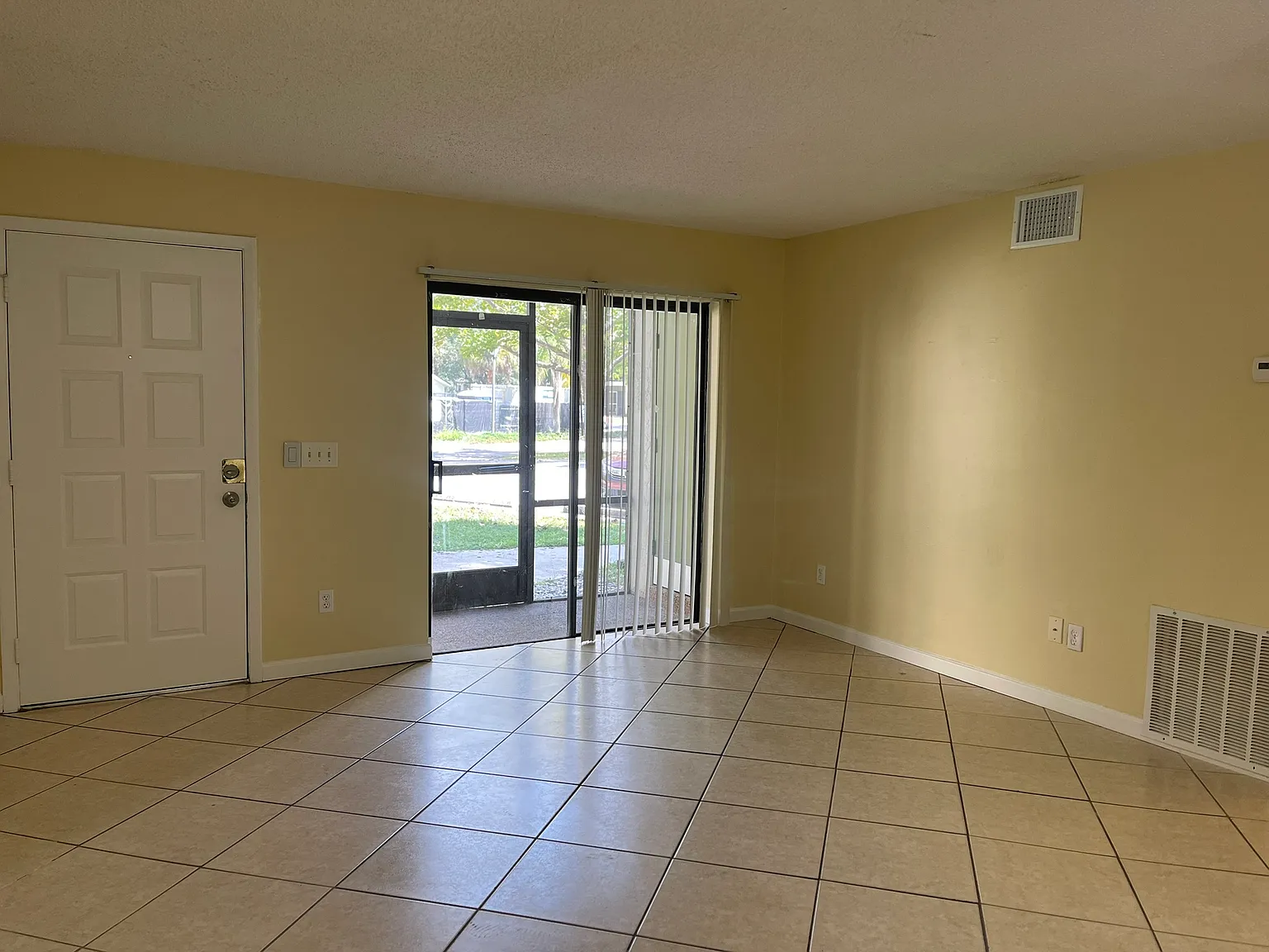 2 bed, 756 sqft, $1,600 — Photo 3