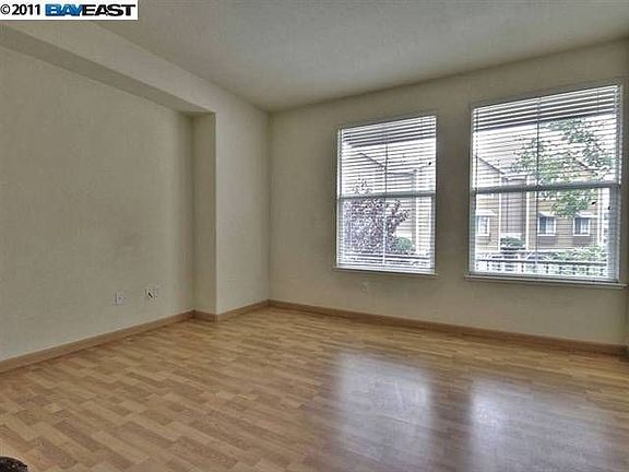 5th image of 654 Arcadia Dr