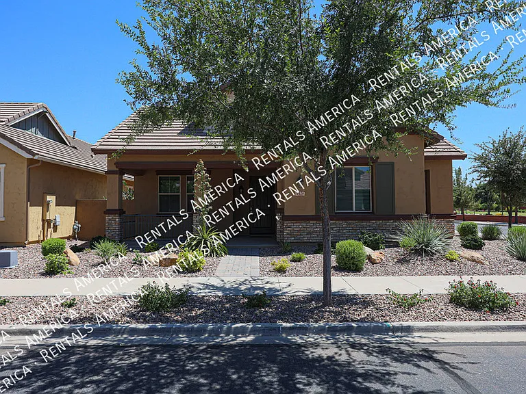 4429 E Jones St — Photo 2