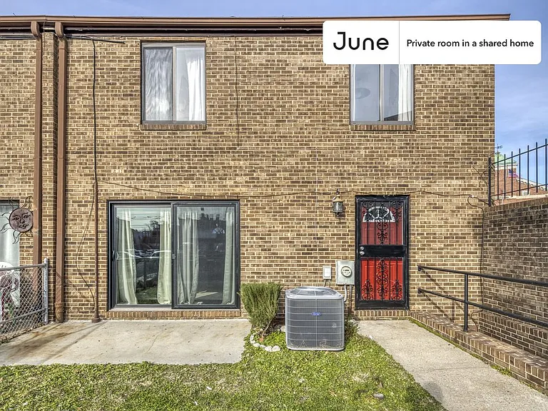 1331 I St NE #E — Photo 11