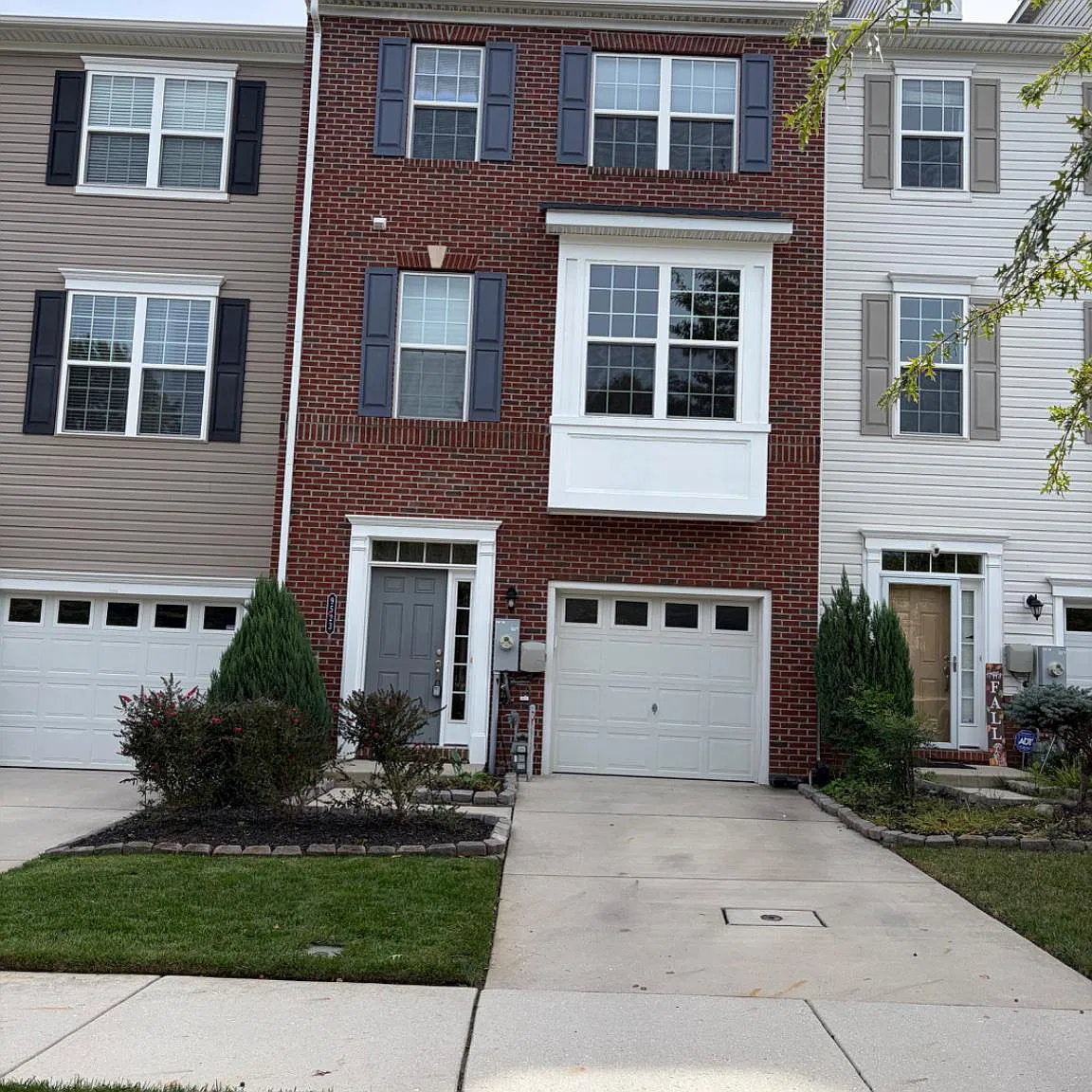 4 bed, 3.5 bath, 2152 sqft, $3,100 — Photo 1