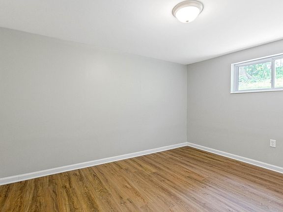 5th image of 426 Hickory Hill Dr