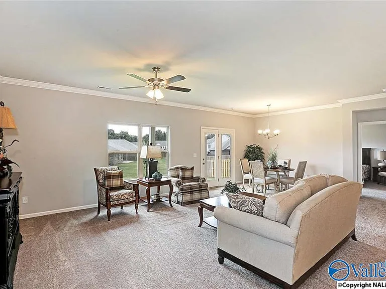 325 Acorn Grove Ln — Photo 4